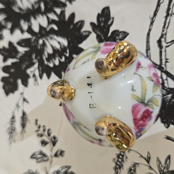 Floral Porcelain Trinket Dish with Gold Accents so2 - Picture 4 of 6